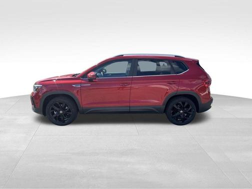 Kings Red 2022 Volkswagen Taos 1.5T SE