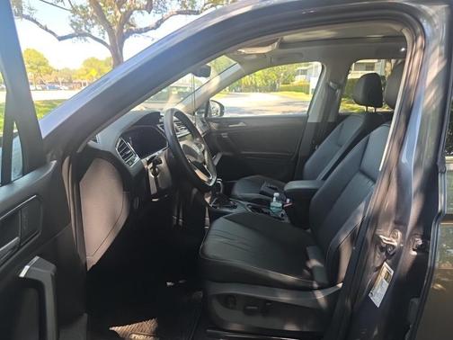 Platinum Gray Metallic 2023 Volkswagen Tiguan 2.0T SE