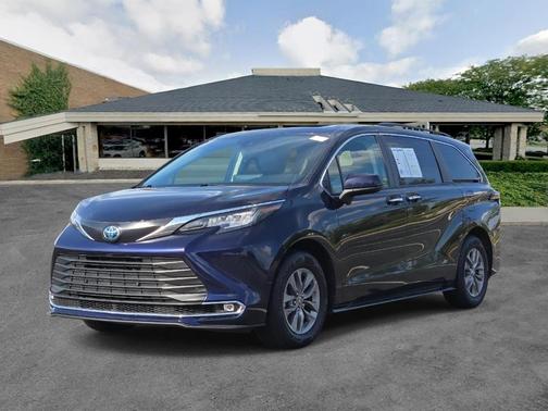 2023 Toyota Sienna XLE