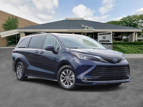2023 Toyota Sienna XLE