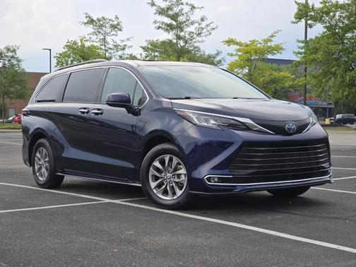 2023 Toyota Sienna XLE