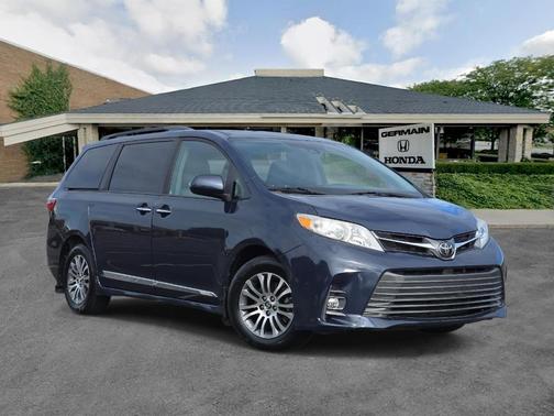2020 Toyota Sienna XLE