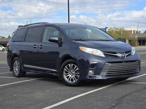 2020 Toyota Sienna XLE