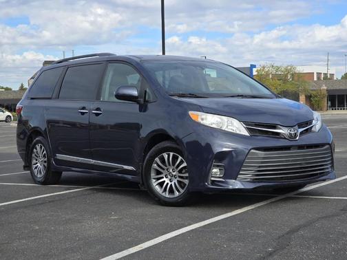 2020 Toyota Sienna XLE