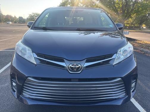 2020 Toyota Sienna XLE