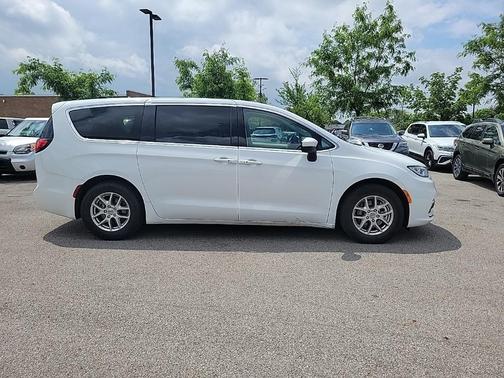 2023 Chrysler Pacifica Touring-L