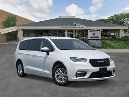 2023 Chrysler Pacifica Touring-L