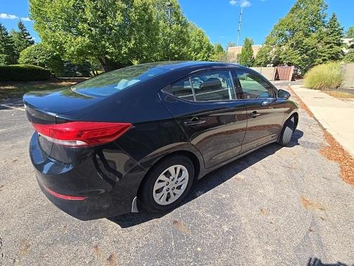 2018 Hyundai ELANTRA SE