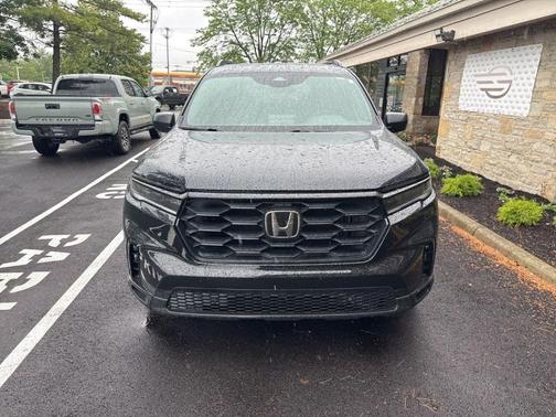 Crystal Black Pearl 2023 Honda Pilot Sport