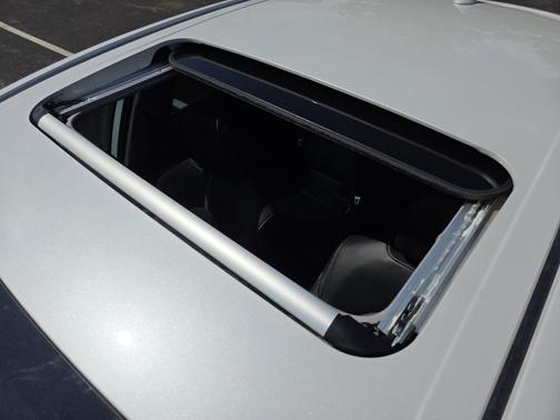 Pearl 2024 Toyota Camry Hybrid XSE