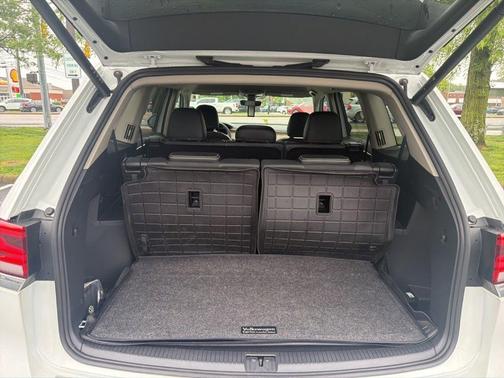 Pure White 2024 Volkswagen Atlas 2.0T SE w/Technology