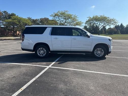 2025 Chevrolet Suburban LS