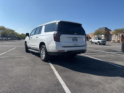 2025 Chevrolet Suburban LS