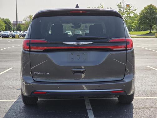 2023 Chrysler Pacifica Touring-L