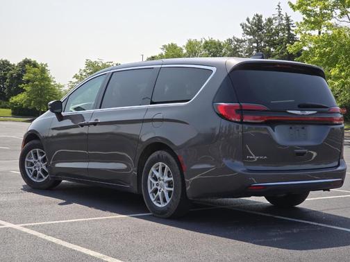 2023 Chrysler Pacifica Touring-L
