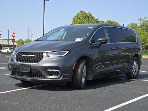 2023 Chrysler Pacifica Touring-L
