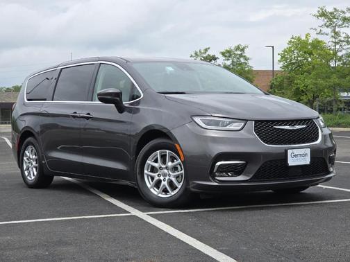 2023 Chrysler Pacifica Touring-L