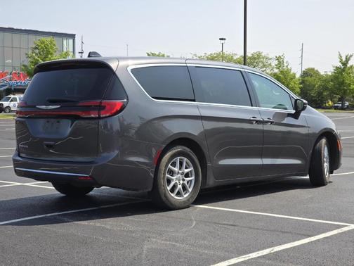 2023 Chrysler Pacifica Touring-L