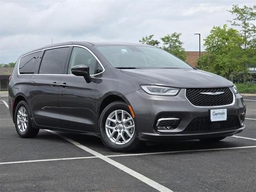 2023 Chrysler Pacifica Touring-L