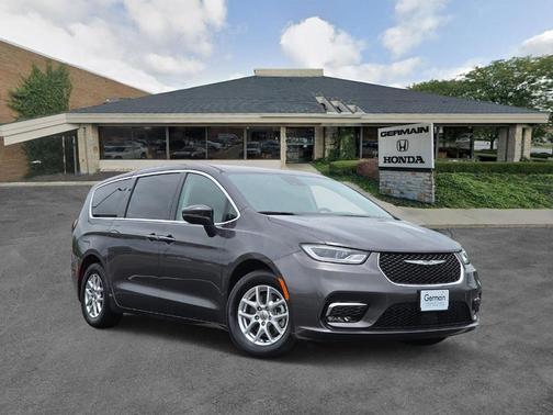 2023 Chrysler Pacifica Touring-L