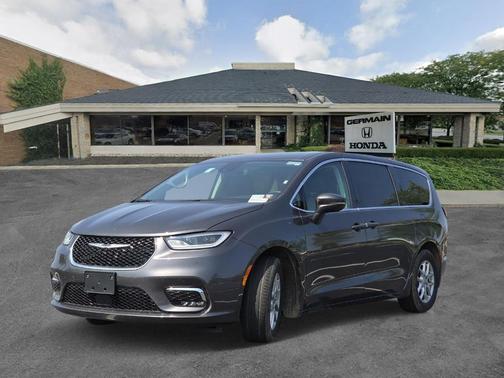 2023 Chrysler Pacifica Touring-L