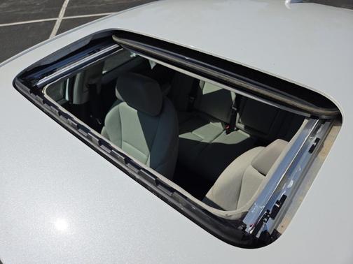 Platinum White Pearl 2023 Honda Accord EX