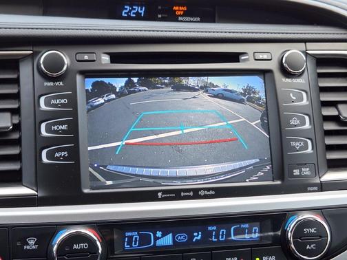 Midnight Black Metallic 2019 Toyota Highlander SE