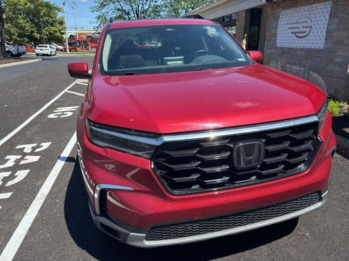 Radiant Red Metallic II 2023 Honda Pilot Touring