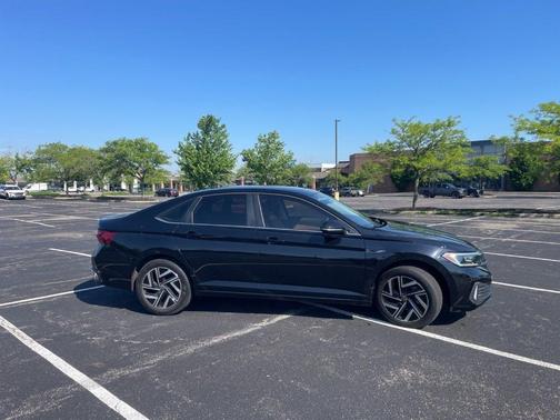 Deep Black Pearl Effect 2022 Volkswagen Jetta 1.5T SEL