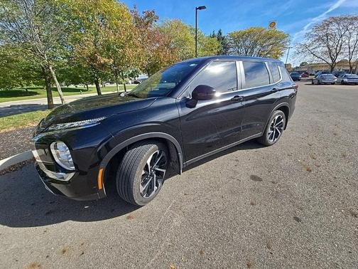 2022 Mitsubishi Outlander SE