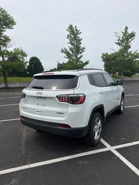 Bright White Clearcoat 2023 Jeep Compass Latitude