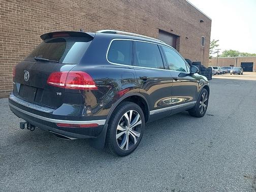 2017 Volkswagen Touareg V6 Wolfsburg Edition
