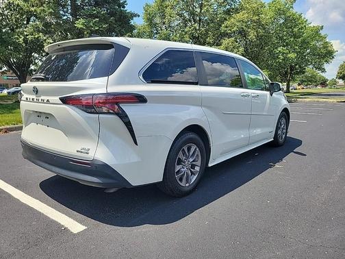 2021 Toyota Sienna XLE