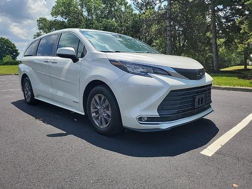 2021 Toyota Sienna XLE
