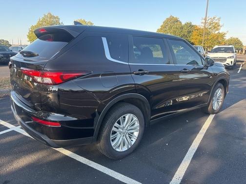 2023 Mitsubishi Outlander ES