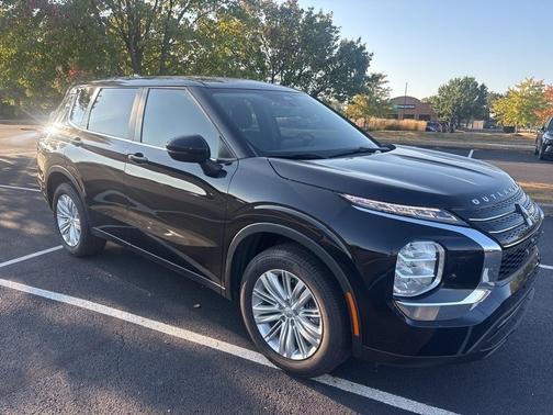 2023 Mitsubishi Outlander ES