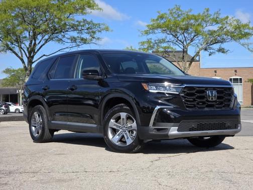 Crystal Black Pearl 2023 Honda Pilot EX-L 7-Passenger