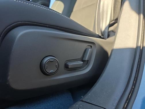 2022 Volvo C40 Recharge Pure Electric P8 Ultimate