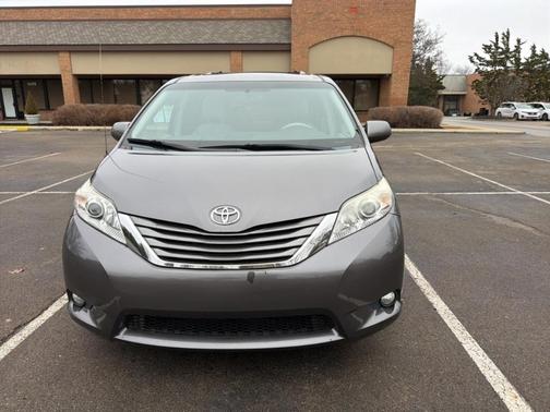 2012 Toyota Sienna XLE