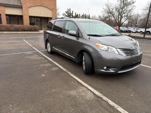 2012 Toyota Sienna XLE