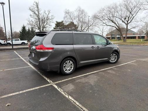 2012 Toyota Sienna XLE