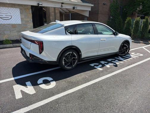Snow White Pearl 2025 Kia K4 GT-Line