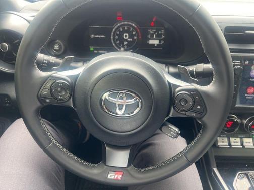 Pavement 2024 Toyota GR86 Premium