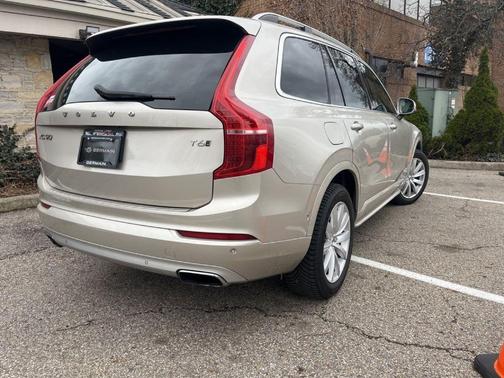 2016 Volvo XC90 T6 Momentum