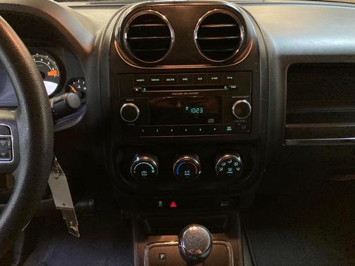 Photo 5 of 33 of 2015 Jeep Patriot Sport