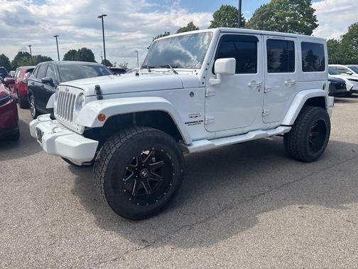 Bright White Clearcoat 2017 Jeep Wrangler Unlimited Sahara