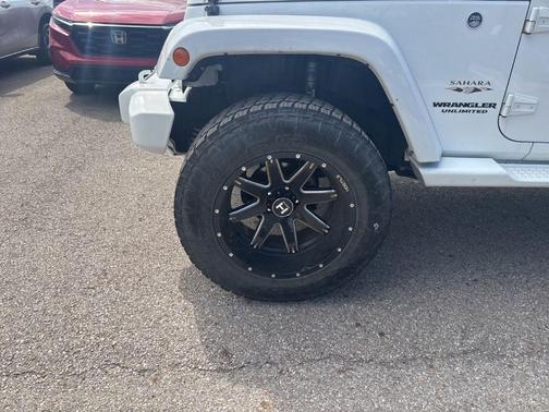 Bright White Clearcoat 2017 Jeep Wrangler Unlimited Sahara