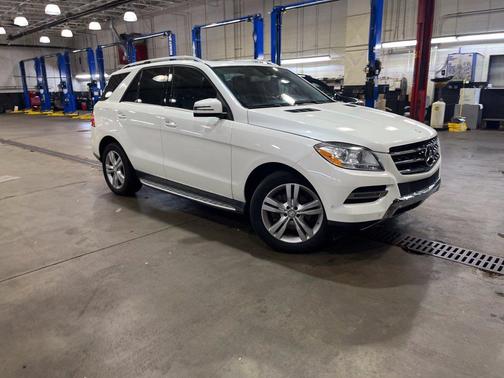 White 2015 Mercedes-Benz M-Class ML 350 4MATIC