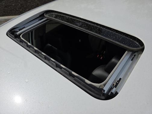 Platinum White Pearl 2025 Honda HR-V EX-L