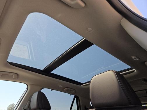 Platinum White Pearl 2026 Honda Pilot Elite